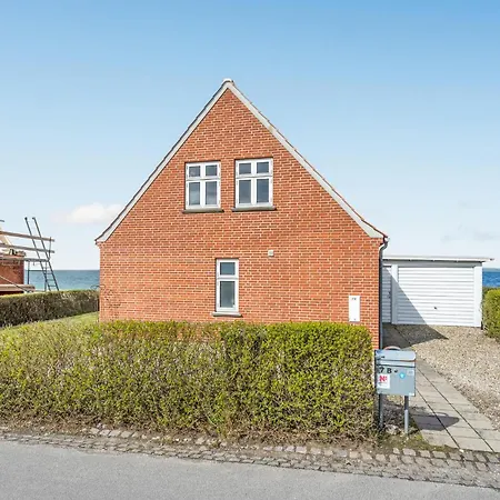 2 Bedroom Beautiful In Semesterbostad