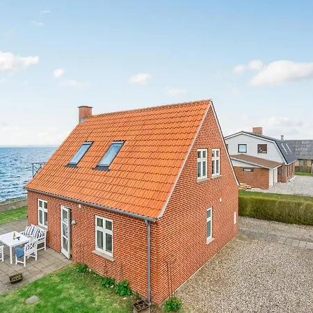 Semesterbostad 2 Bedroom Beautiful In