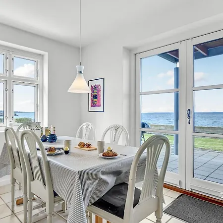 2 Bedroom Beautiful In Holiday home Tranekaer