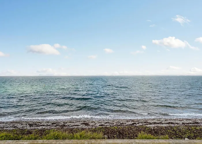 2 Bedroom Beautiful In Semesterbostad *