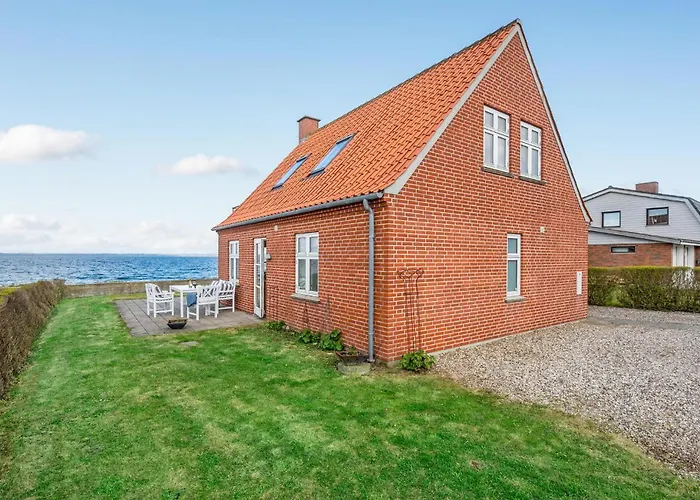 2 Bedroom Beautiful In Tranekaer