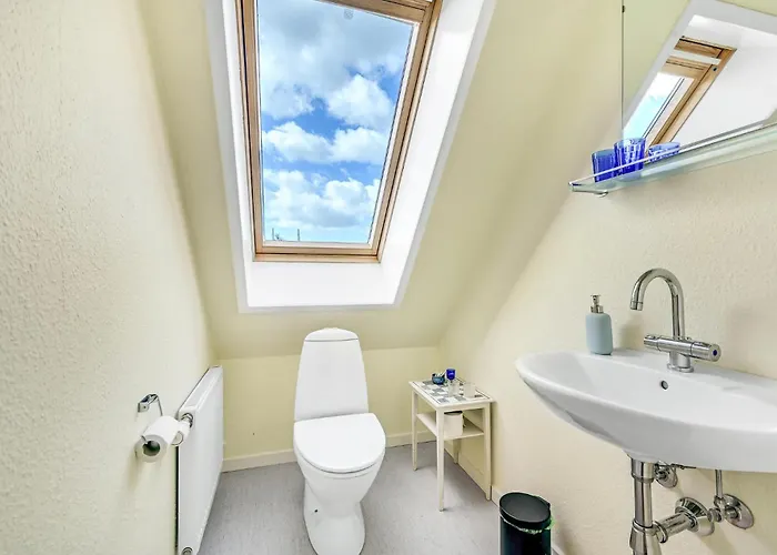 2 Bedroom Beautiful In Semesterbostad Tranekær