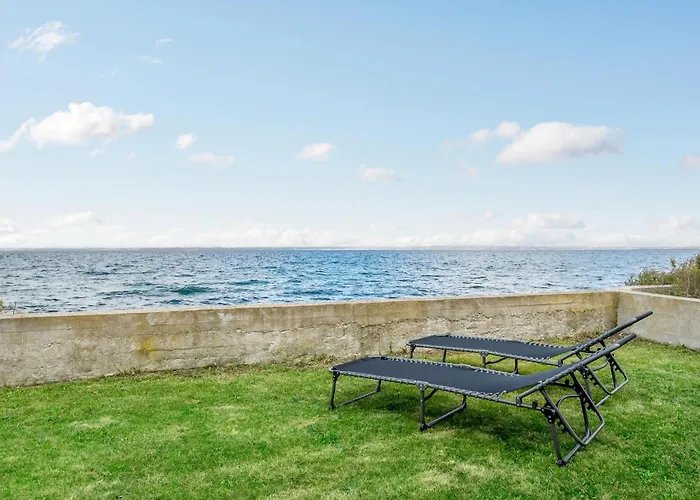 Semesterbostad 2 Bedroom Beautiful In